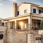 Beautiful Torre Iii With Sauna In Tar Vila