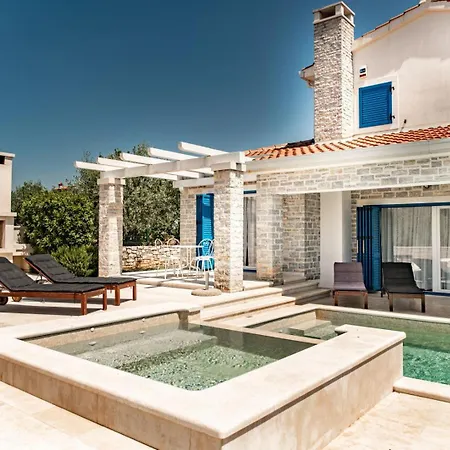 Villa Beautiful Torre Iii With Sauna In Tar *