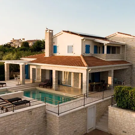 Villa Beautiful Torre Iii With Sauna In Tar