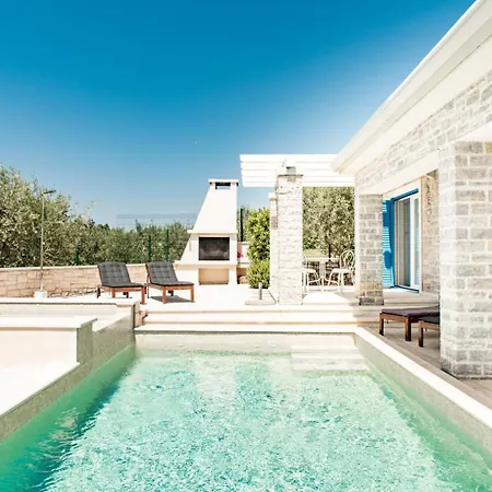 Villa Beautiful Torre Iii With Sauna In Tar