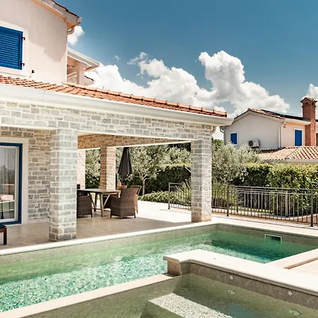 Willa Beautiful Torre Iii With Sauna In Tar Tar-Vabriga