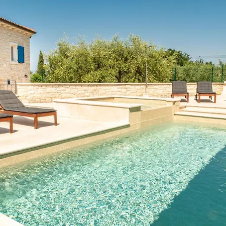 Beautiful Torre Iii With Sauna In Tar וילה Tar-Vabriga